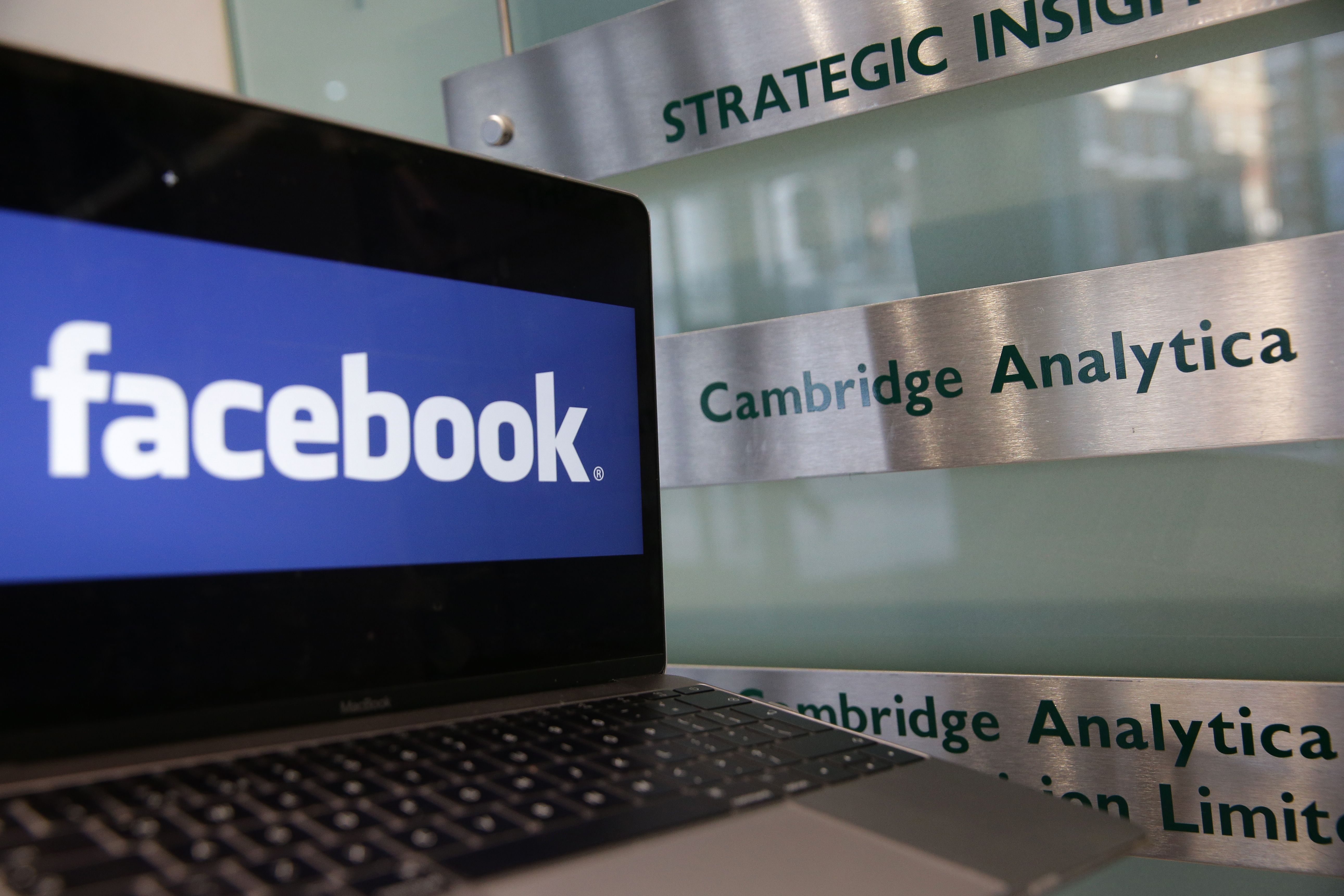 BRITAIN-US-IT-POLITICS-MEDIA-FACEBOOK